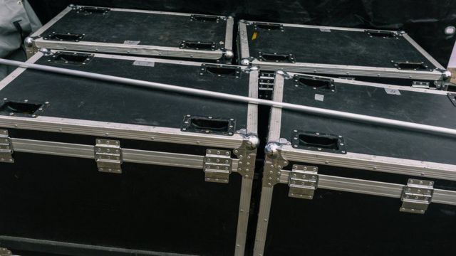 مدیر عامل سابق نیسان با جعبه‌های شبیه به این از ژاپن گریخت