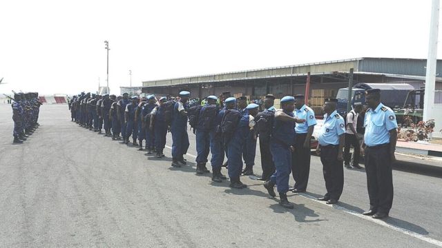 Abapolisi bagera ku 126 bageze ku Kibuga cy'indege i Bujumbura kuri uyu wa Mbere