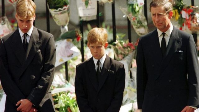 Harry with his father and brother at his mother's funeral in 1997.