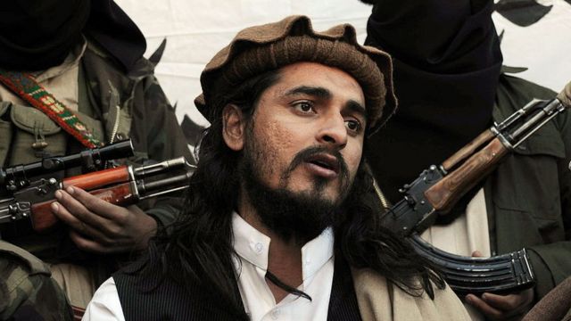 Pakistani Taliban commander Hakimullah Mehsud speaks to a group of media representatives in the Mamouzai area