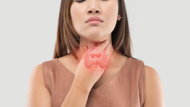 No soy yo, es mi tiroides": la montaña rusa emocional de las mujeres con  problemas hormonales - BBC News Mundo