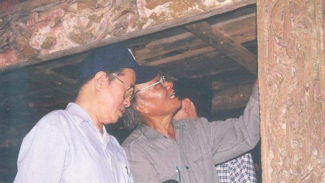 Giáo sư Hà Văn Tấn (trái) và Giáo sư Trần Quốc Vượng
