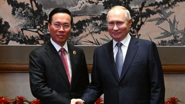 Tổng thống Nga Vladimir Putin và Chủ tịch Việt Nam Võ Văn Thưởng gặp nhau bên lề Diễn đàn Vành Đai và Con Đường tại Bắc Kinh ngày 17/10/2023