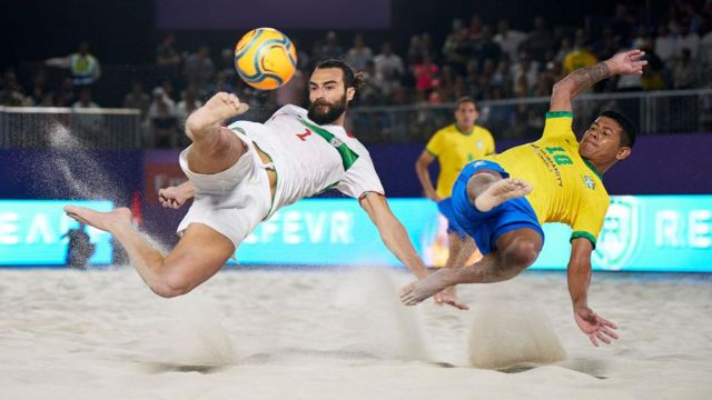 ا﻿یران با پیروزی مقابل برزیل قهرمان جام بین قاره‌ای فوتبال ساحلی در امارات شد