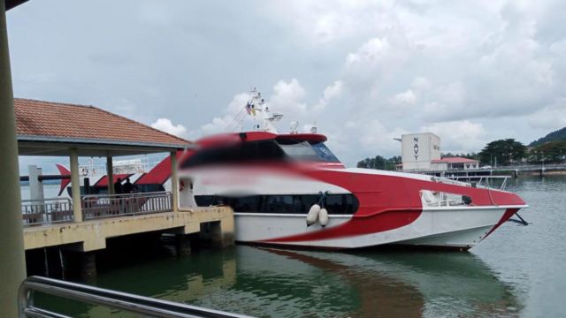 Kapal yang ditumpangi tim Komisi Keadilan Perdamaian Pastoral Migran dan Perantau (KKPPMP) ke Pelabuhan Tanjung Pengelih.