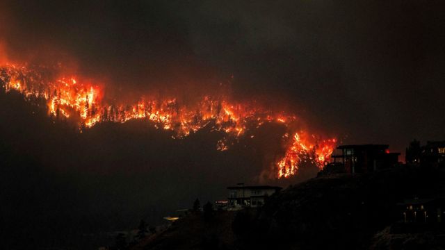 Chamas em West Kelowna, Canadá