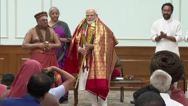 செங்கோல், பிரதமர் நரேந்திர மோதி, திருவாவடுதுறை ஆதீனம்