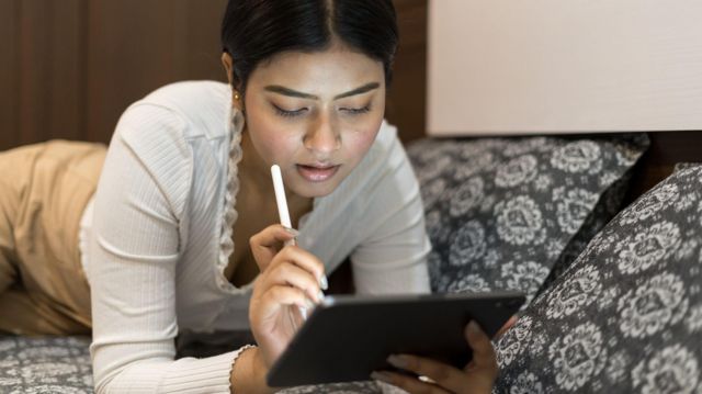 நூல்கள், வாசிப்பு, டிஜிட்டல் சாதனங்கள், குழந்தைகள் 