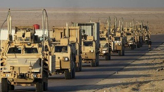 Veículos militares americanos deixando o Iraque