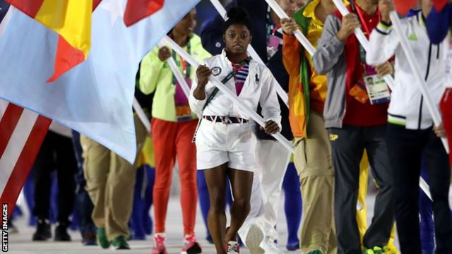 米国選手団の旗手は体操で金メダル4つ獲得のシモーン・バイルス選手