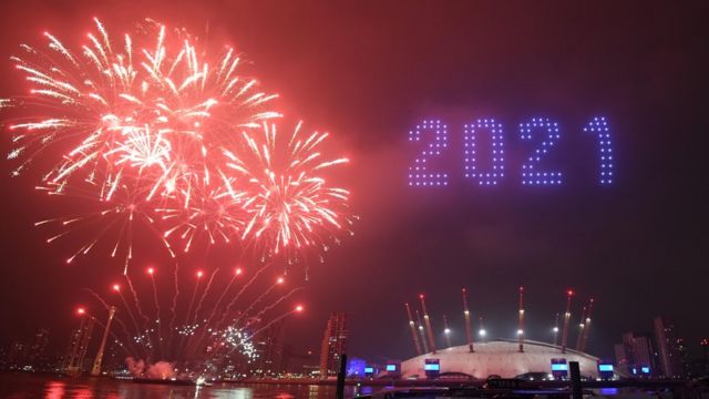 London's 2021 fireworks 🎆 Happy New Year Live! 🔴 BBC 