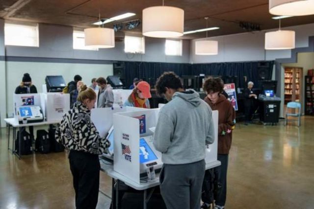 选民在俄亥俄州哥伦布教堂内投票。(photo:BBC)