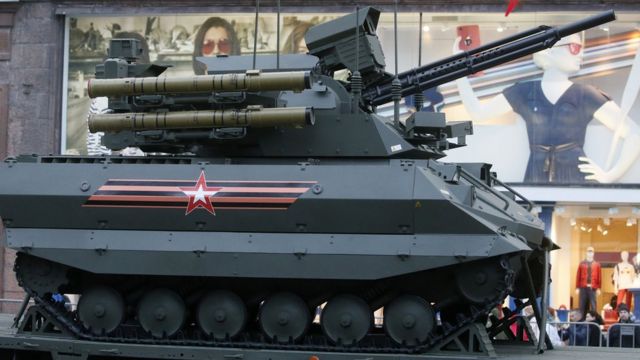 Un tanque Uran-9 mostrado en Moscú