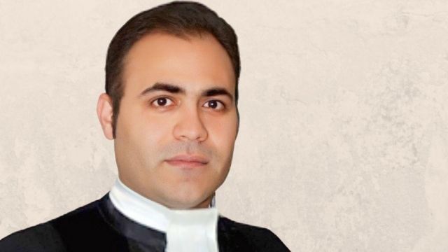 قاسم بُعدی یکی از وکلایی است که پس از بازداشت ممنوع‌الخروج بوده و به شکلی غیرقانونی از ایران خارج شده است
