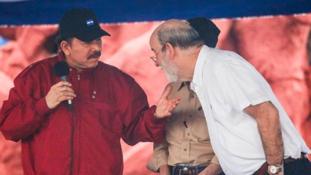 Daniel Ortega charla con Rafael Solís