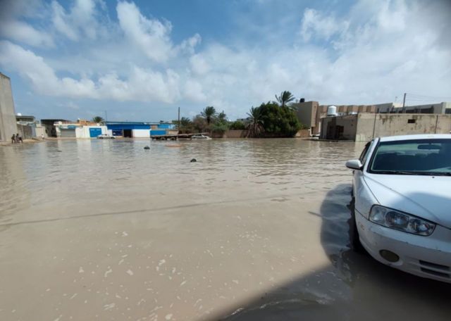 مياه الفياضانات تغرق شوارع مصراتة في ليبيا