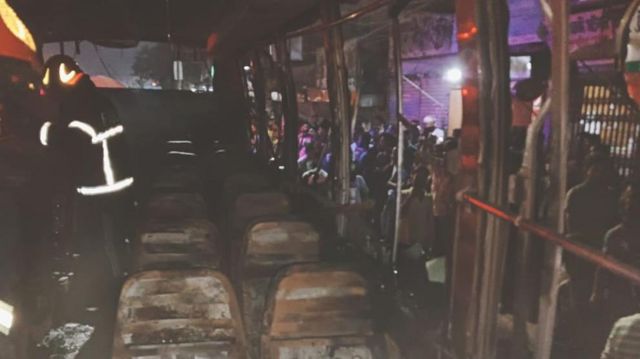 আগুনে পুড়ে যাওয়া বাস।