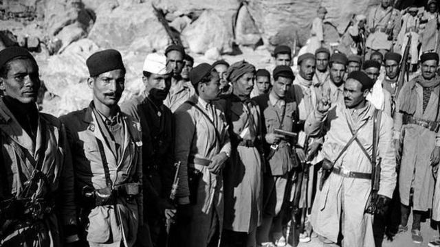 مجموعة من المقاتلين التونسيين في أوائل الخمسينيات من القرن الماضي