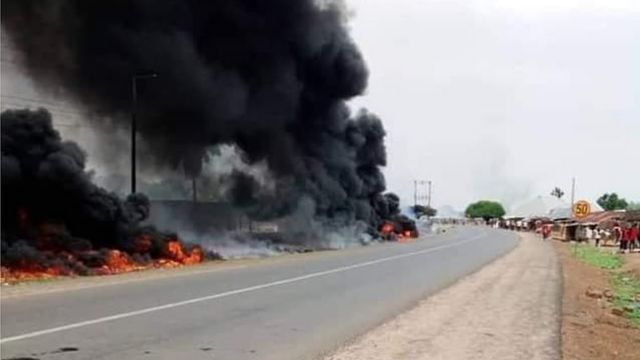 Tanker Explosion In Agatu Benue Petrol Tanker Accident Kill Pipo Burn 72 Houses Bbc News Pidgin