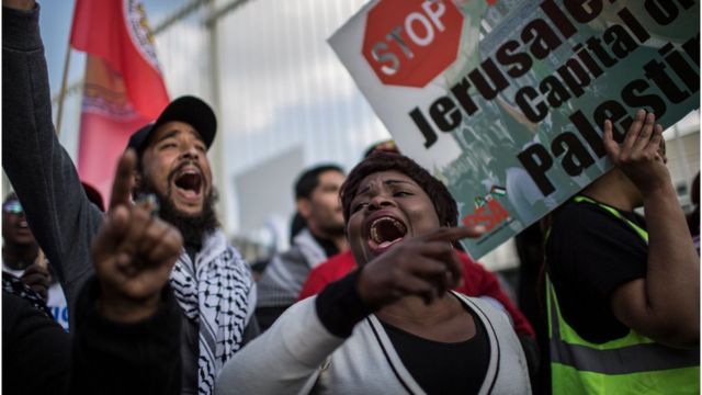 حمایت گروه حمایت از فلسطین علیه حمایت آمریکا از اسرائیل در برابر کنسولگری آمریکا
