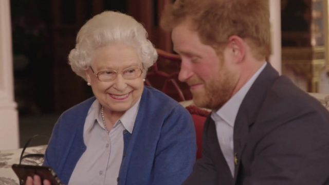 哈里王子和女王一起拍摄趣味影片(photo:BBC)