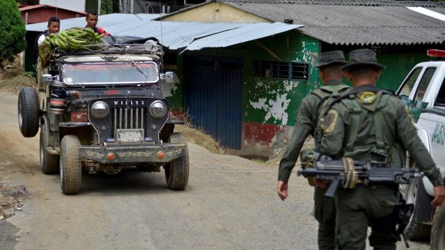 Militares patrullan la zona del Valle del Cauca.