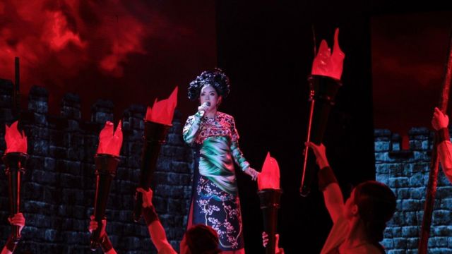 The performance of the Me Linh drums on stage at the Pho Duc Phuong Khuc musical night in July 2020 at the Hanoi Opera House.