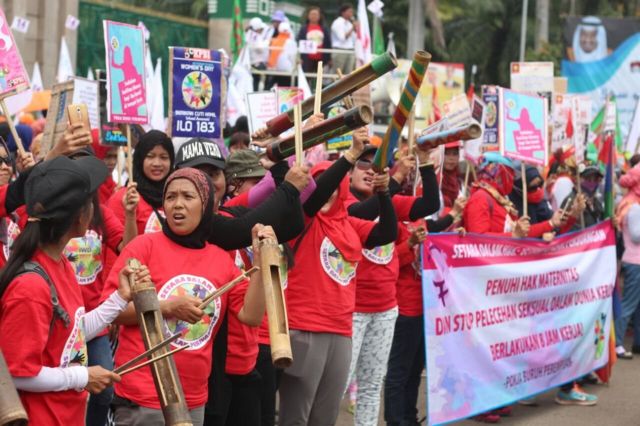 Hari Perempuan Internasional Seribu Perempuan Buruh Tuntut 14 Minggu