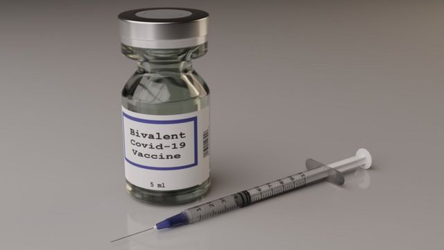 Ampola de vacina e seringa com agulha