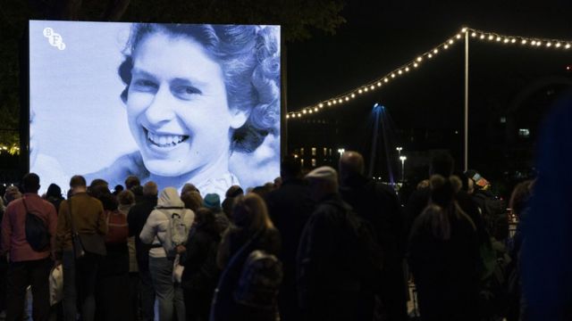 Citizens lined up to bid farewell to Elizabeth II