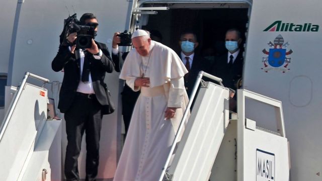 البابا فرنسيس مغادراً مطار بغداد صباح الاثنين