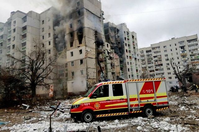 edifícios residenciais danificados em Chernihiv