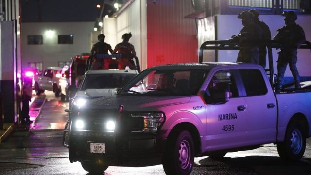 Мексиканские военные перевозят пойманного наркобарона Рафаэля Каро Кинтеро