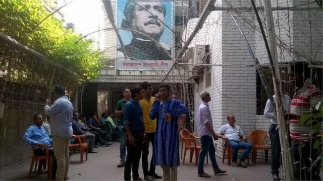 আওয়ামী লীগের উপকমিটিগুলো গঠনের প্রক্রিয়া নিয়ে নতুন করে প্রশ্ন উঠেছে।