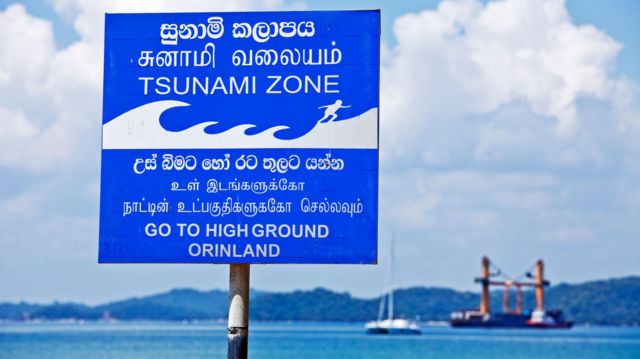 இலங்கையில் சுனாமி எச்சரிக்கை பலகை