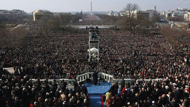 Cerca de 2 milhões de pessoas compareceram à posse de Obama em 2009