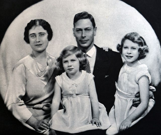 約克公爵夫婦和兩個女兒，伊麗莎白公主、瑪格麗特公主合影