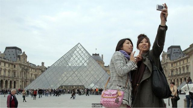 Turistas em Paris