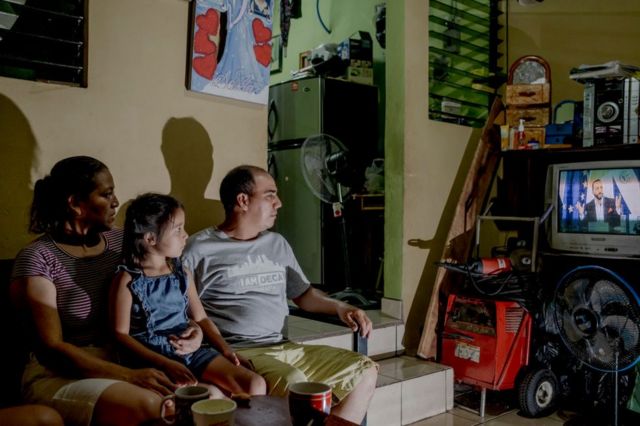 Salvadoran family watching Bukele speak on a national network on May 4, 2021.