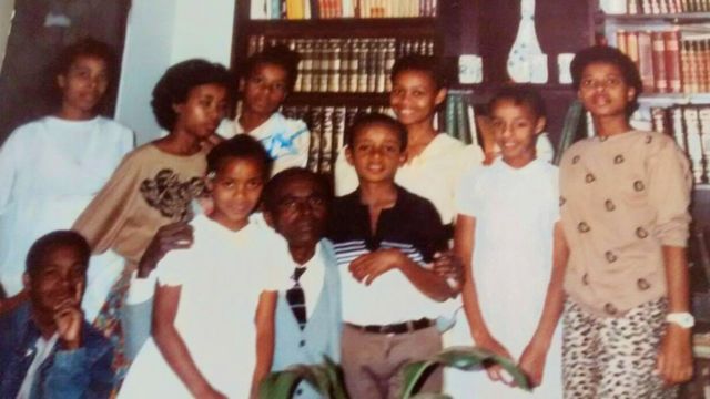 Noemia Colonna, o pai e os irmãos durante sua infância