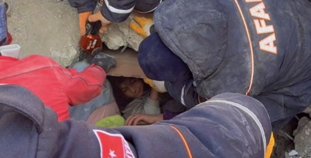 Resgate da menina Elif em Adiyaman, na Turquia