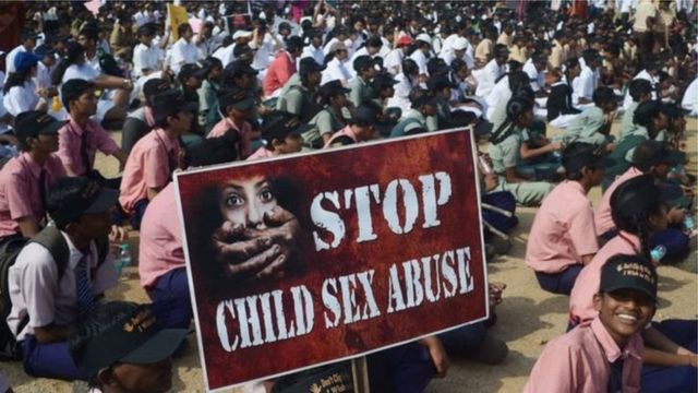 ළමා අපයෝජනයට එරෙහිව ඉන්දියාවේ පැවති විරෝධතාවක්