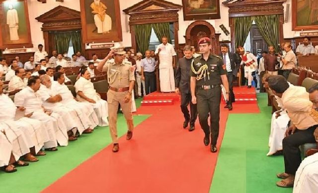 ஆளுநர் ரவி வெளிநடப்பு