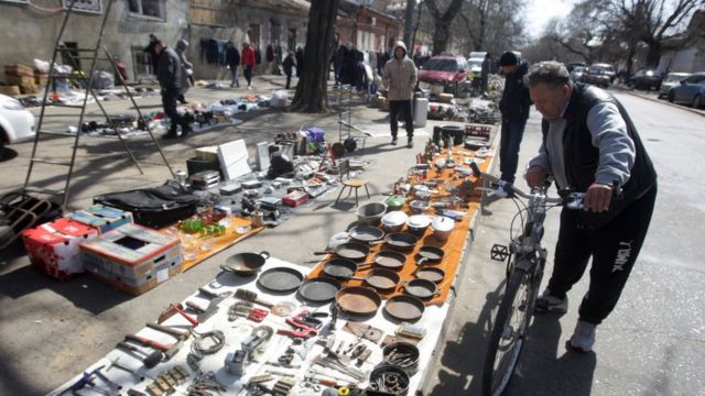 El tradicional mercadillo callejero de Starokonnyi en Odesa
