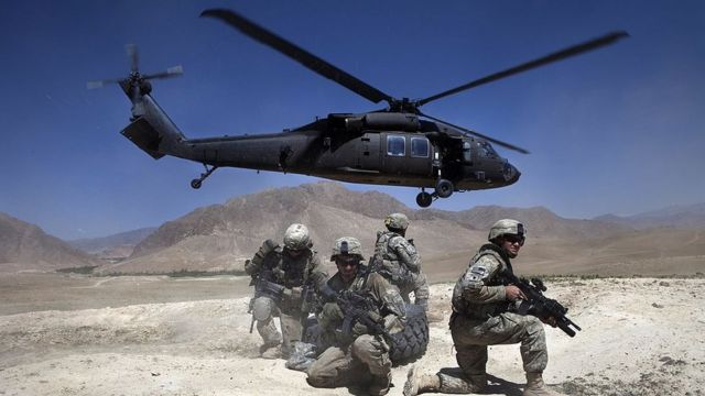 Un Blackhawk en Afganistán.