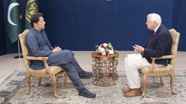 Image shows Pakistan PM and John Simpson
