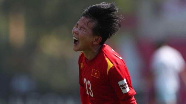 Tuyển bóng đá nữ Việt Nam vượt khó giành vé dự World Cup - BBC ...