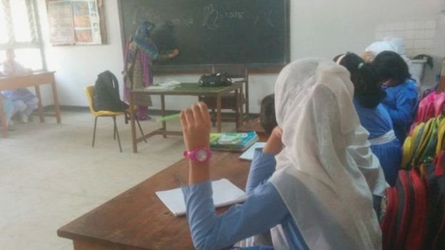 রেহানার বয়স তখন মাত্র ছয়। সেই শিশু বয়স থেকে বাবা-মাকে ছেড়ে তার একলা পথ চলা। (ফাইল ফটো)