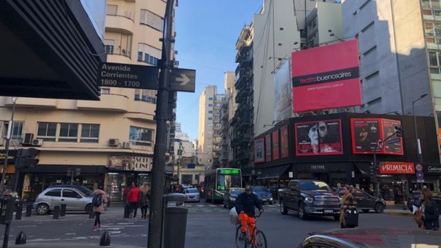 Av Corrientes, em Buenos Aires