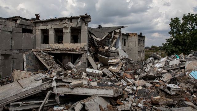 Serangan udara Rusia menghancurkan sebuah sekolah di Mykolaiv Oblast